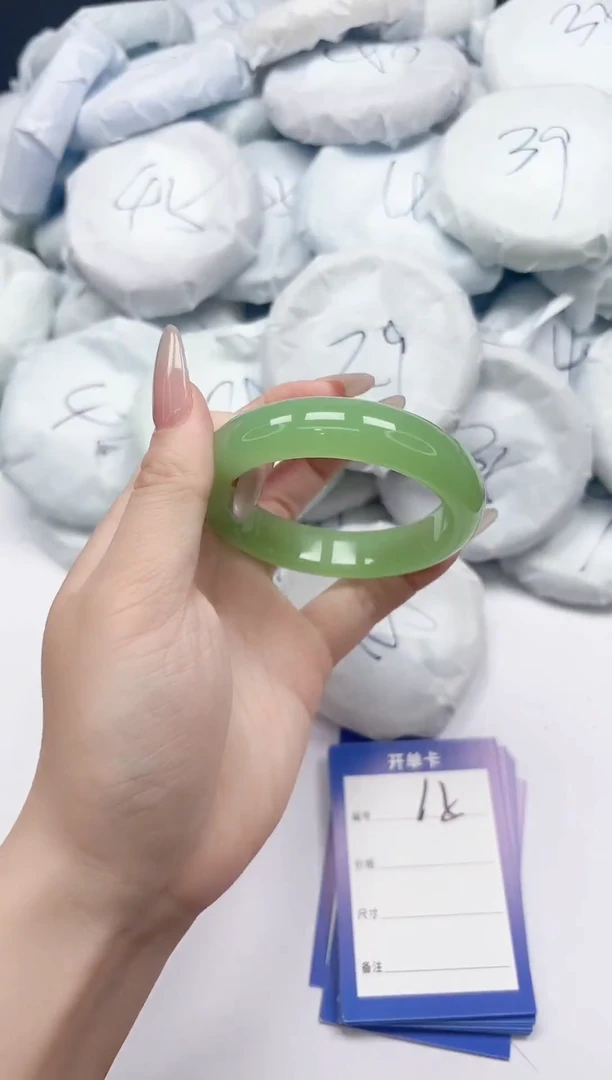 未镶嵌手镯石英质玉15/52