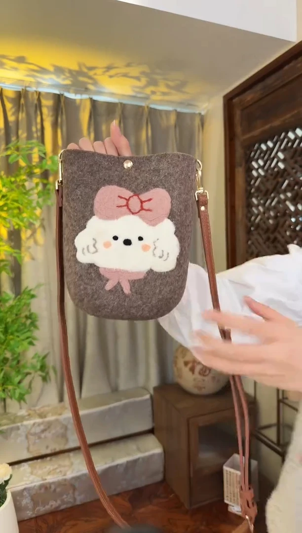 羊毛非遗羊毛毡包 手机包小狗