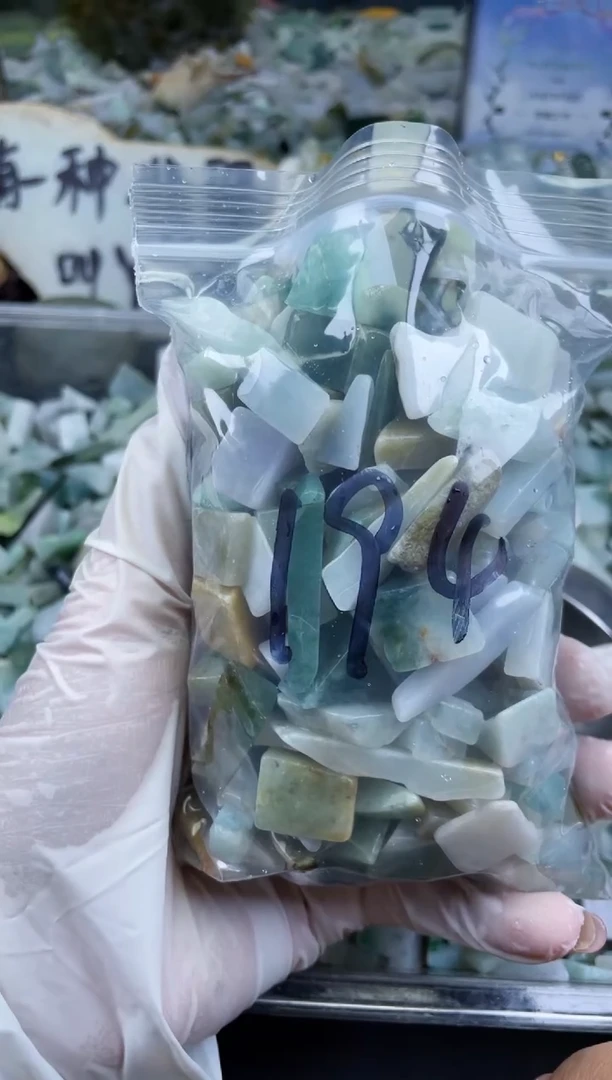 【闪购商品】翡翠颈饰未镶嵌天然翡翠小号500克194