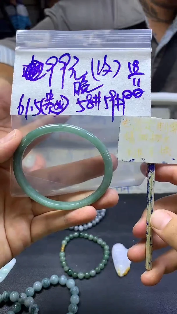 未镶嵌定制翡翠晚****?手镯61.5有纹#99元毛货需精细抛光