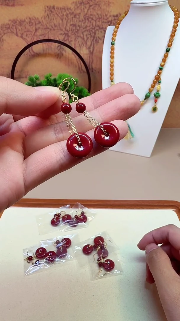 14K金镶嵌耳钉玛瑙/玉髓E106