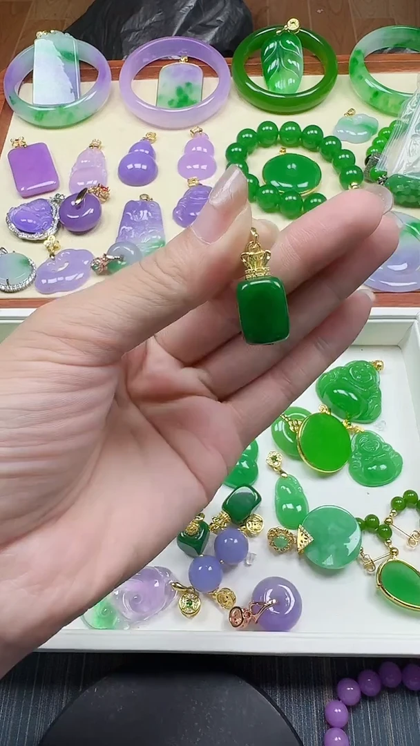 颈饰未镶嵌翡翠方糖