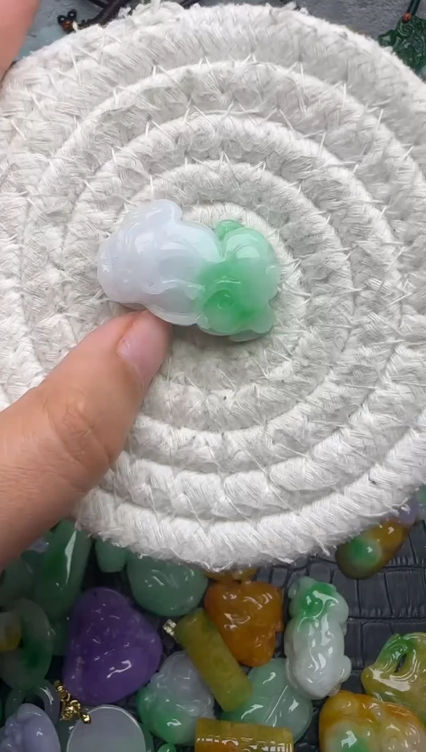 颈饰未镶嵌翡翠缅甸翡翠吊坠