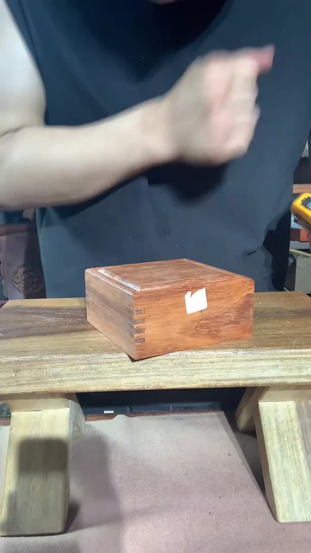 非洲紫檀（红花梨）微瑕方盒