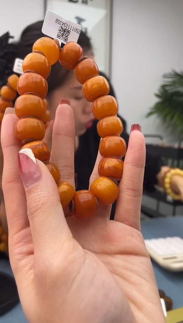 【闪购商品】蜜蜡珠宝奇石未镶嵌假一赔十，多样性发一件微瑕043 18