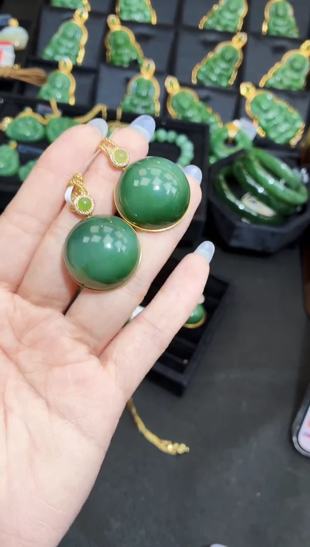 吊坠(赠链)18K金镶嵌和田玉多样性发一