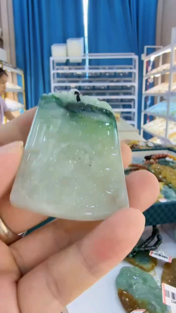 翡翠未镶嵌吊坠(不含链)102