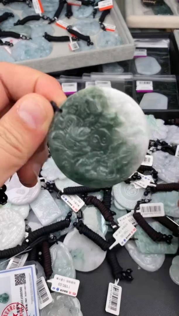 【闪购商品】翡翠颈饰未镶嵌  天然翡翠，一物一图