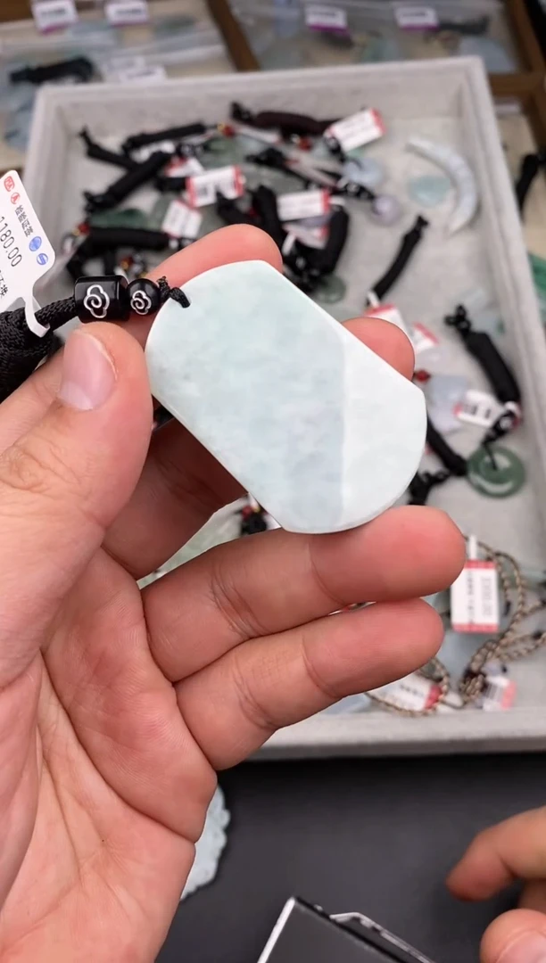 【闪购商品】翡翠颈饰未镶嵌  天然翡翠，一物一图