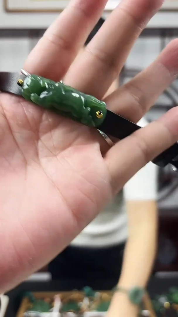 颈饰未镶嵌和田玉马