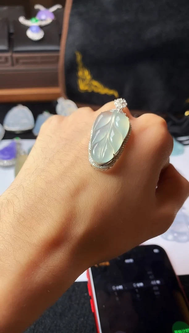 18K金镶嵌定制翡翠P****ePA-叶子