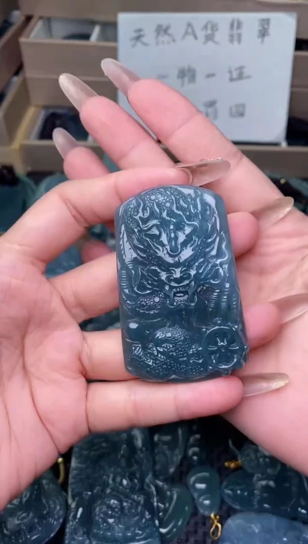 翡翠未镶嵌颈饰