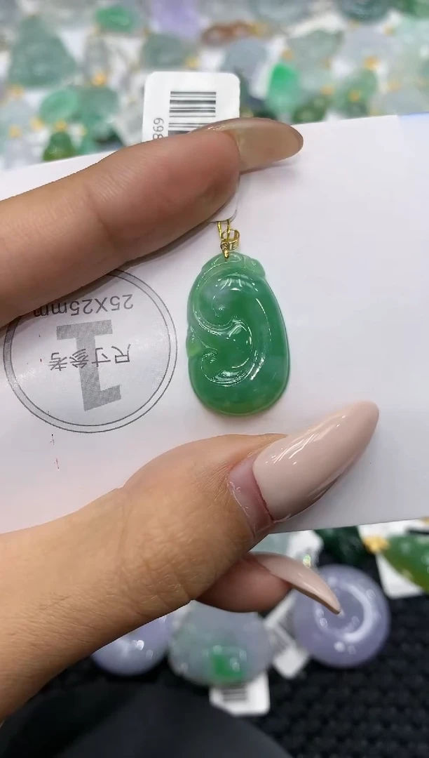 颈饰18K金镶嵌翡翠111111111111