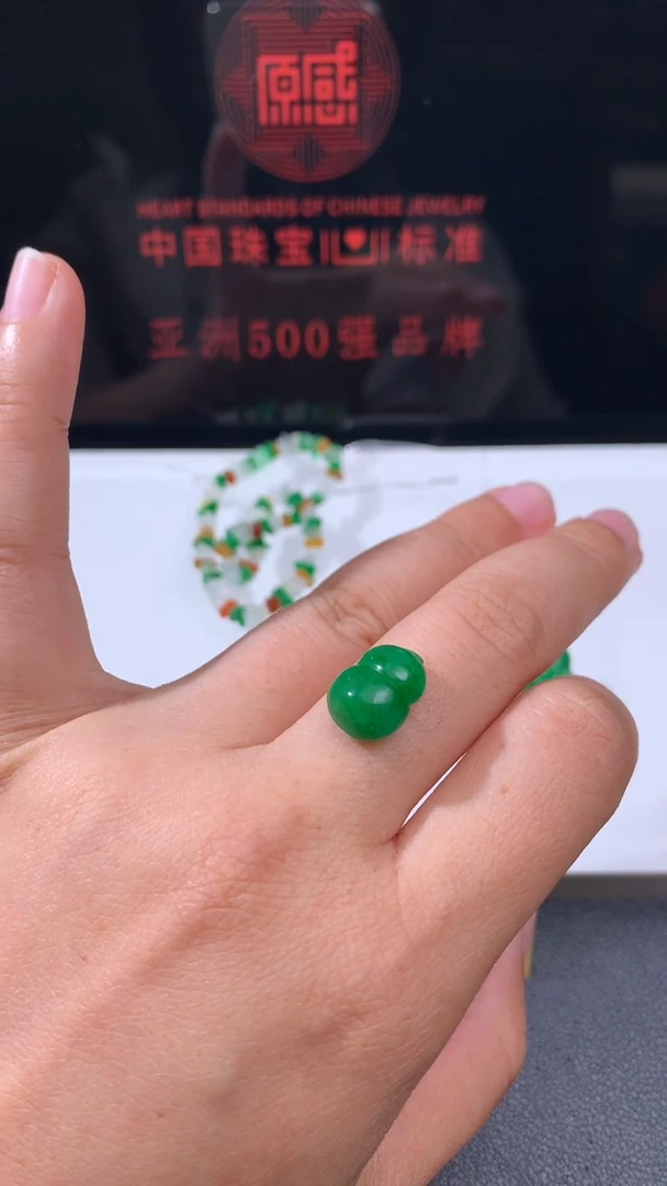 未镶嵌定制翡翠卡**多