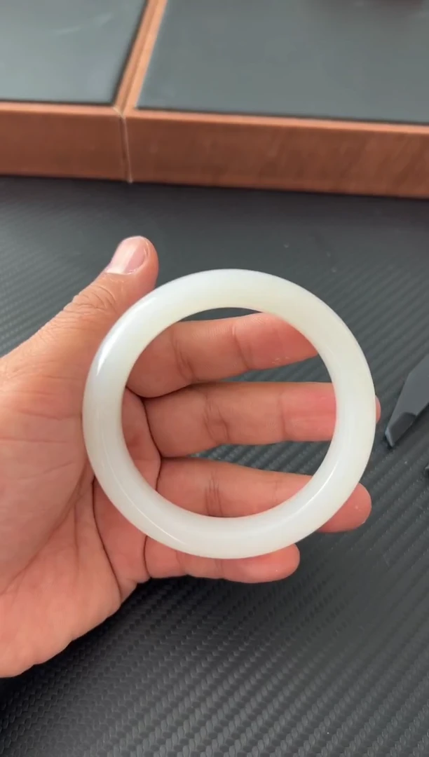 未镶嵌手镯和田玉黑山微色差59+M