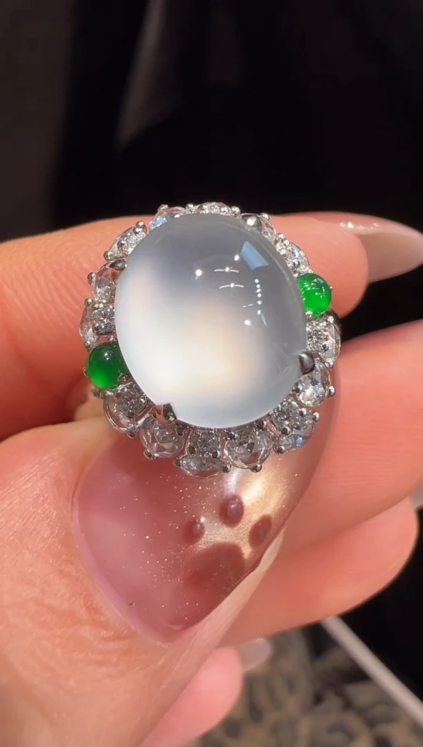 18K金镶嵌戒指翡翠戒指