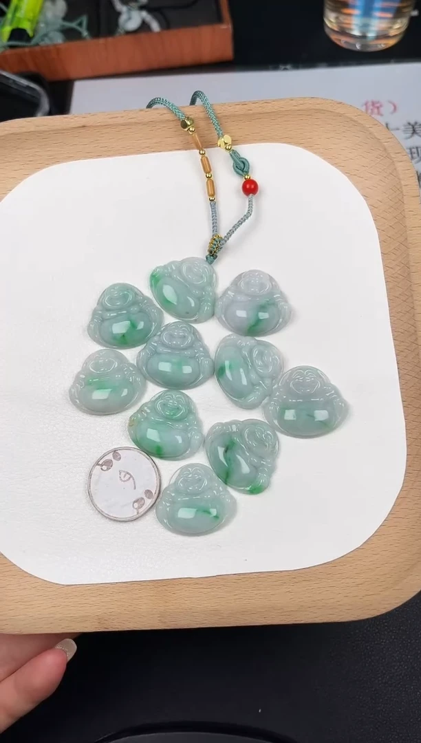 颈饰未镶嵌翡翠LA041翡翠飘阳绿小佛+送同款绳子多样性发其一