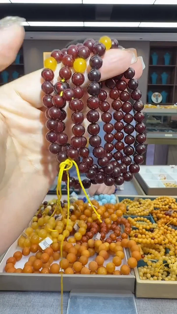 琥珀颈饰未镶嵌239秒拍号 假一罚三
