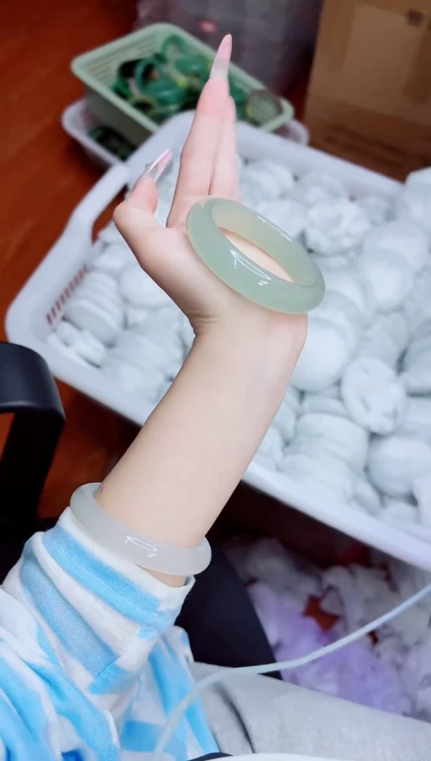 石英质玉手镯未镶嵌134/58.1