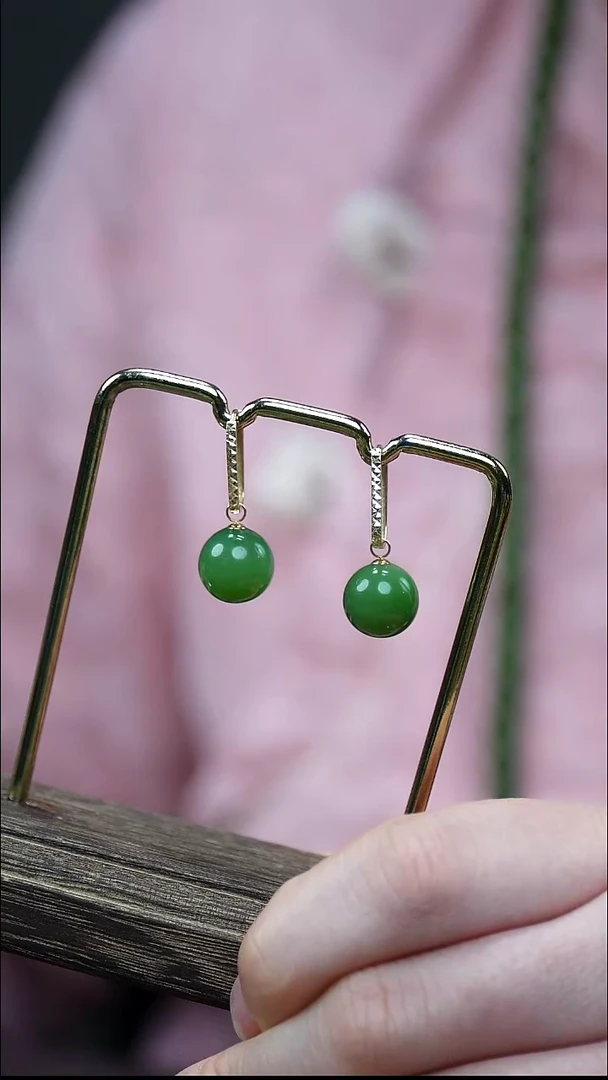 18K金镶嵌和田玉（碧玉）耳饰50