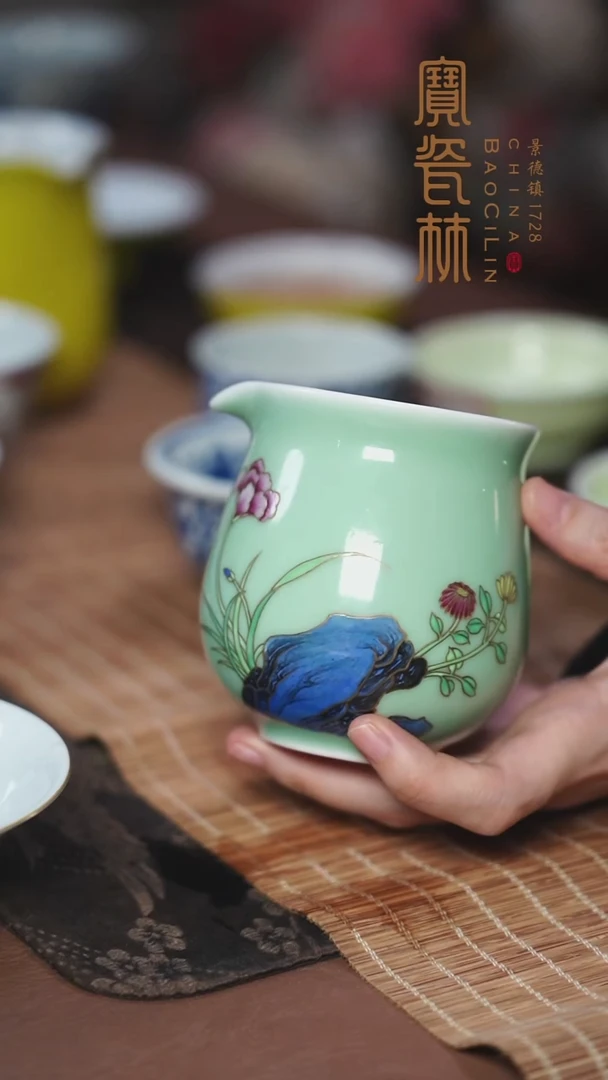 豆青粉彩牡丹分水