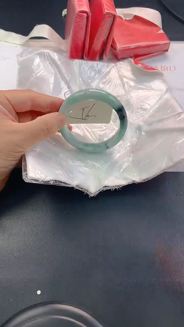 未镶嵌手镯翡翠179