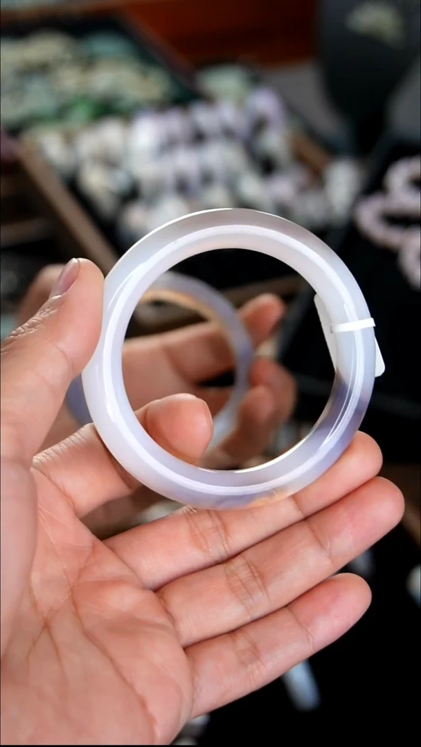 未镶嵌镯子玛瑙/玉髓2.8  54圈口