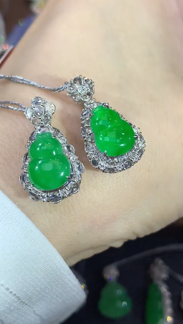 吊坠(不含链)18K金镶嵌翡翠C55 多样性发一件