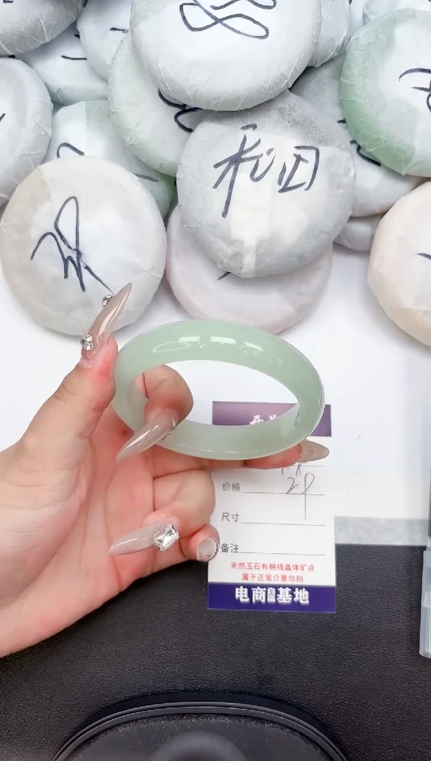 未镶嵌手镯石英质玉188-62.4