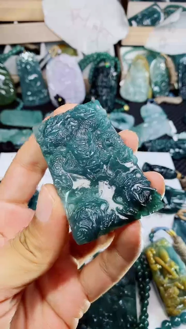 翡翠未镶嵌颈饰