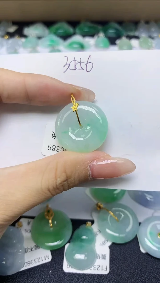 翡翠18K金镶嵌颈饰天然缅甸翡翠A货