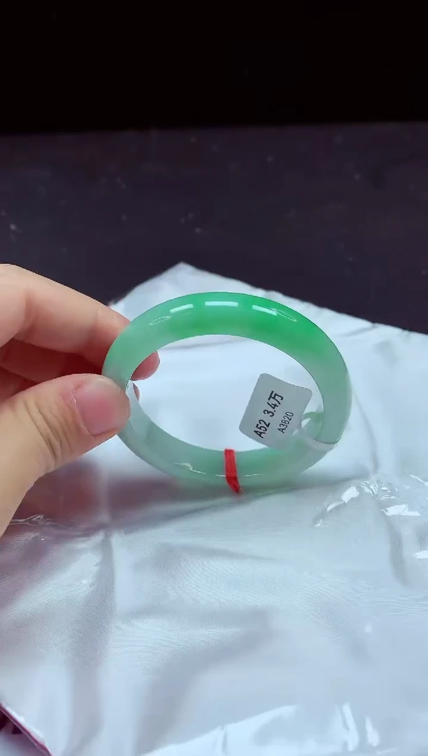 【闪购商品】翡翠手镯未镶嵌镯子52+