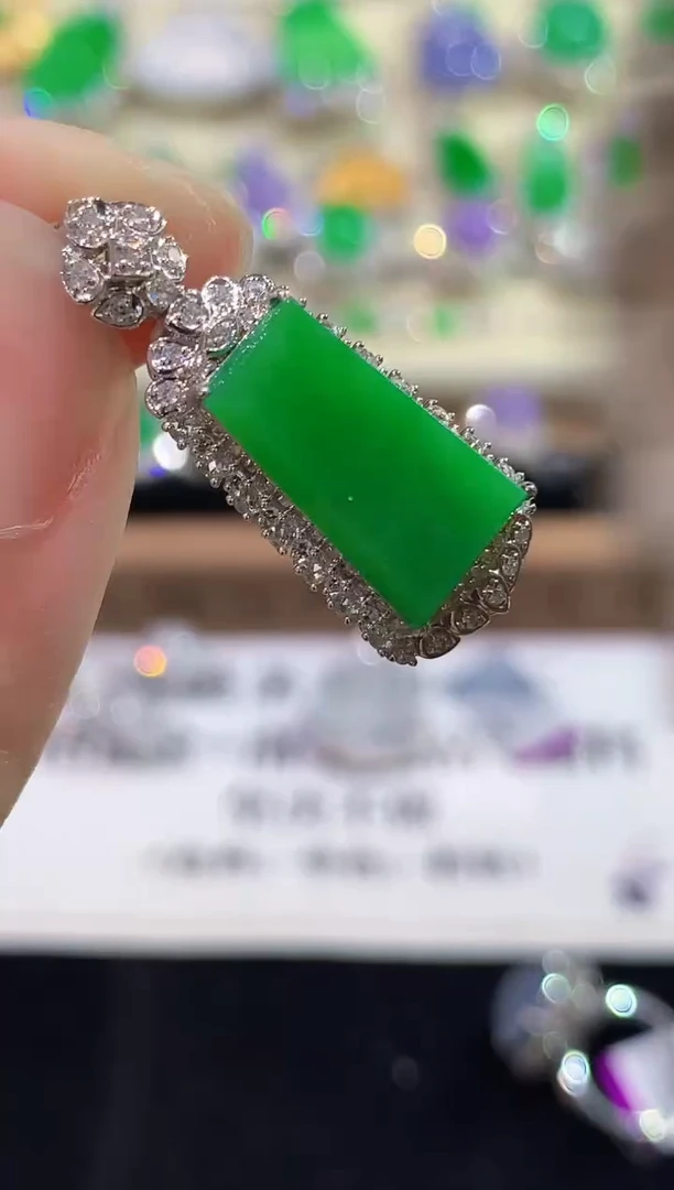 吊坠(不含链)18K金镶嵌翡翠YS多样性发其一