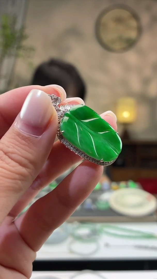 吊坠(不含链)18K金镶嵌翡翠叶子