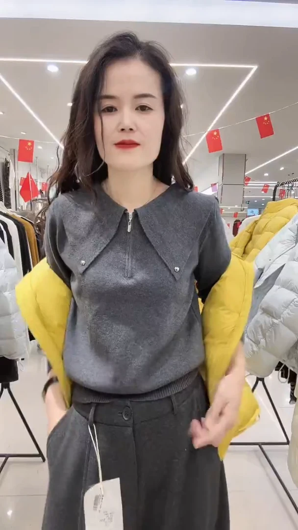 深色时尚百搭针织上衣