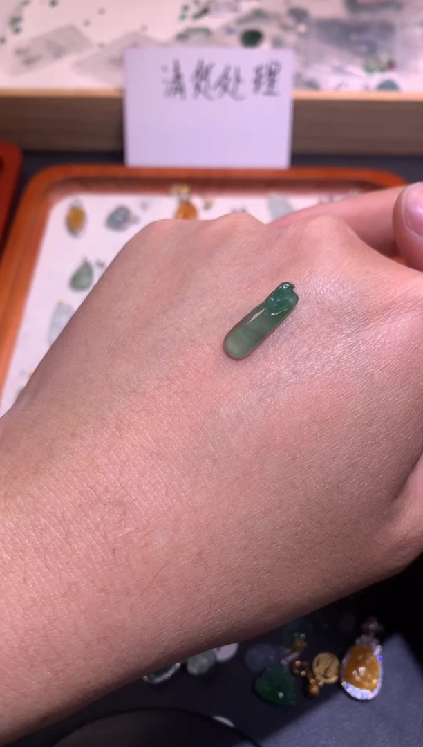 【闪购商品】翡翠吊坠(不含链)未镶嵌1