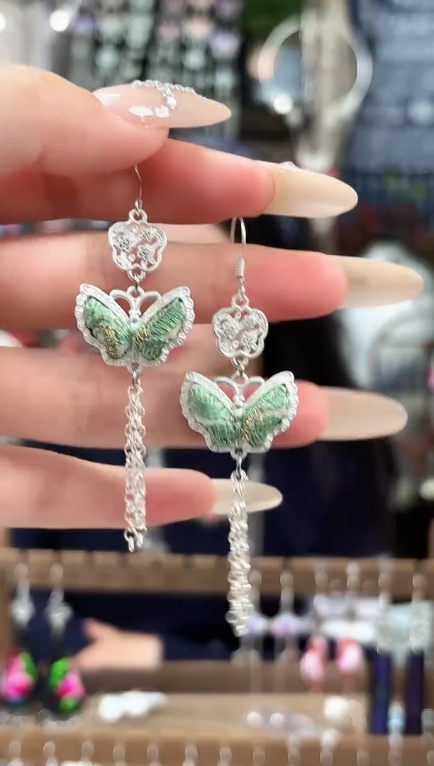 织绣民族风非遗老绣饰品430