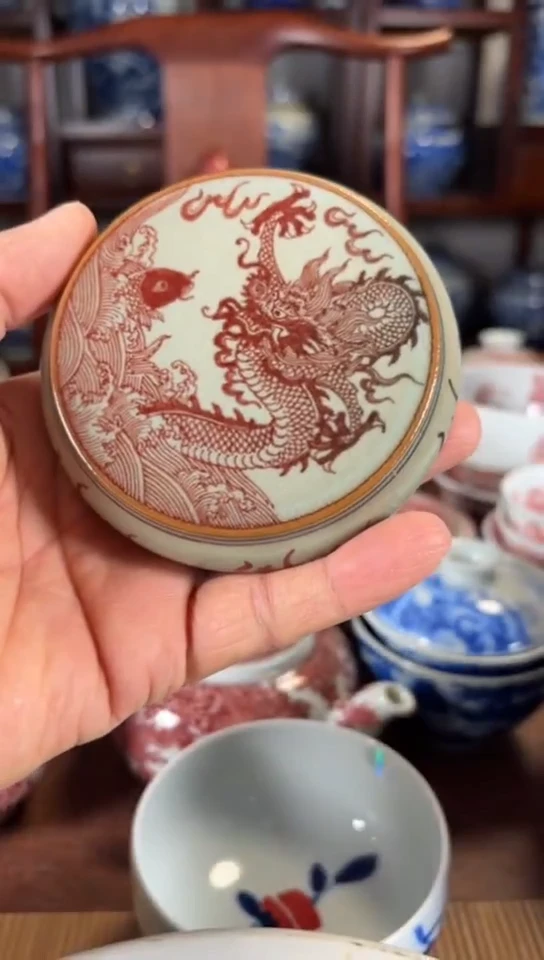 柴窑釉里红龙纹盖置