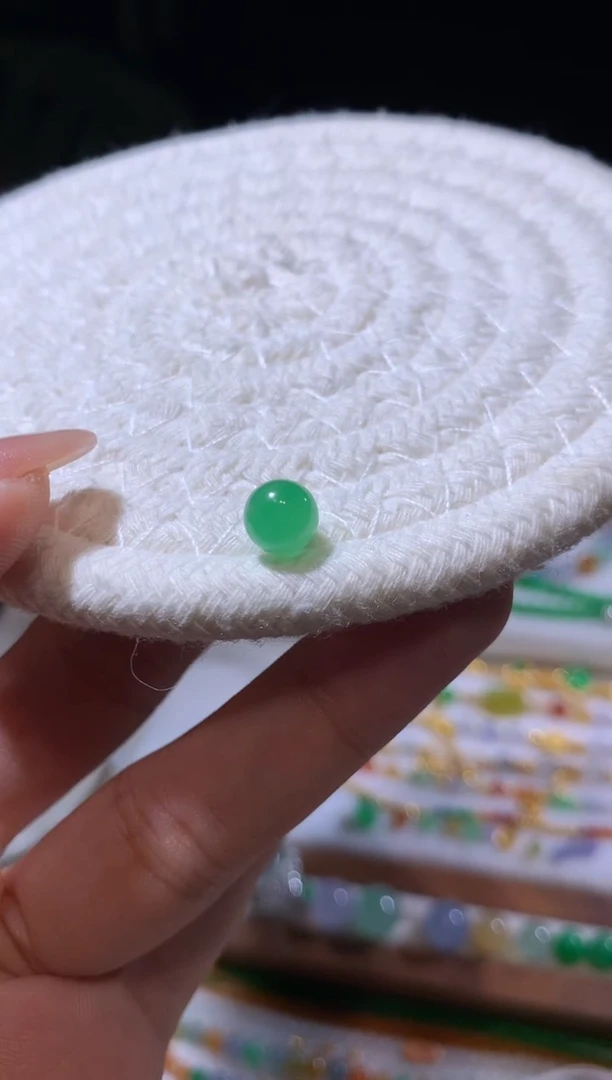 未镶嵌定制翡翠7.1卡珠子