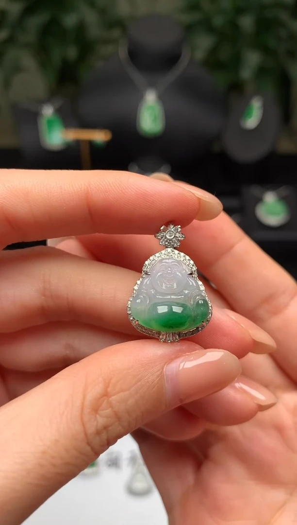 颈饰18K金镶嵌翡翠佛公