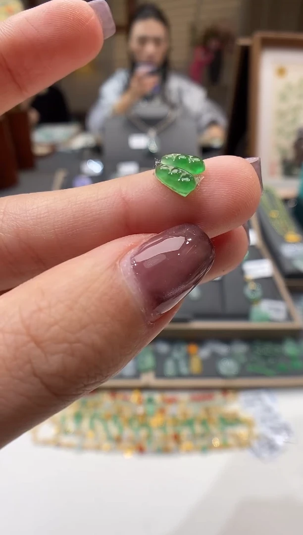 【闪购商品】翡翠颈饰未镶嵌豆子