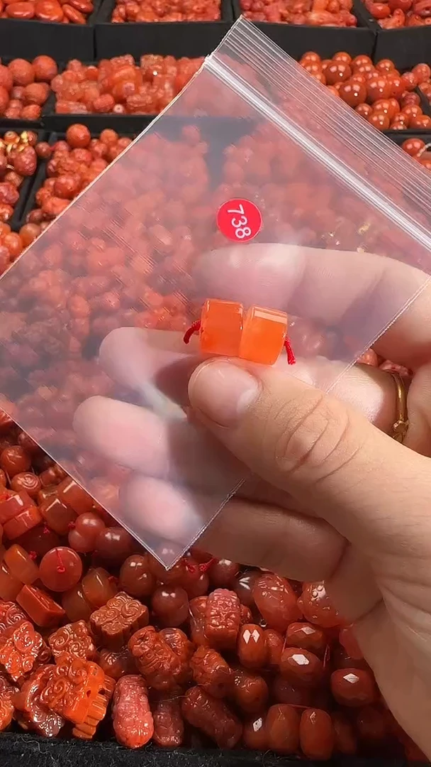 颈饰未镶嵌南红玛瑙1