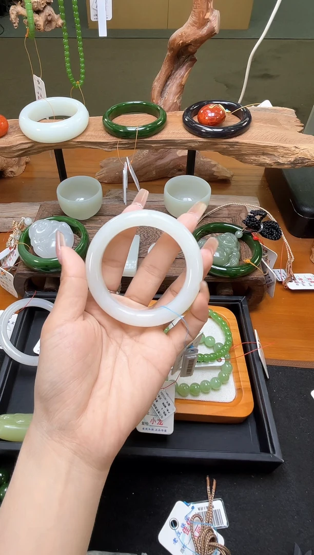 未镶嵌手镯和田玉青海野牛沟 55+圈