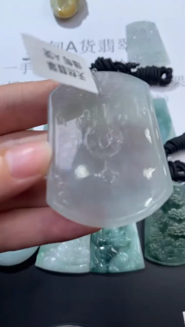 未镶嵌挂件翡翠374414    多人