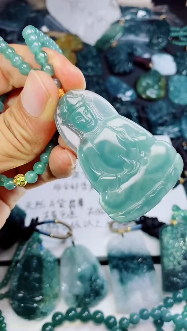 翡翠未镶嵌颈饰