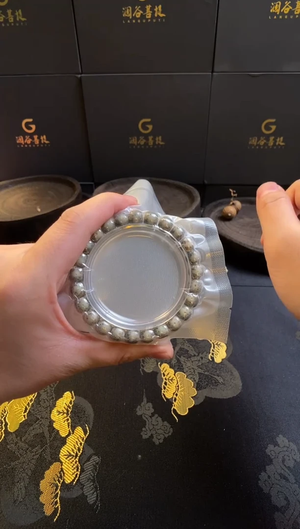手串星月菩提9×8正月糯冰黄金瞳