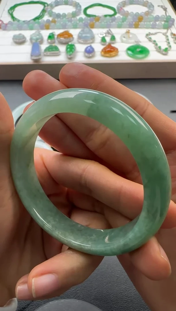 【闪购商品】翡翠手镯未镶嵌不退不换 无鉴赏期 有纹裂