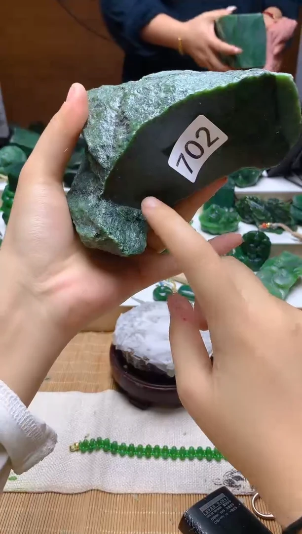 未镶嵌和田玉（碧玉）珠宝半成品1