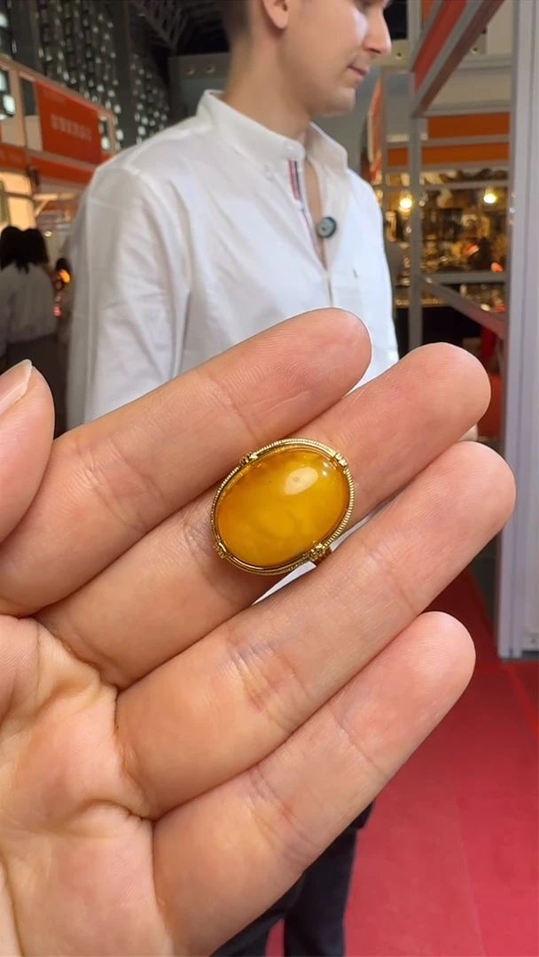 琥珀未镶嵌戒指上海珠宝展假一罚十