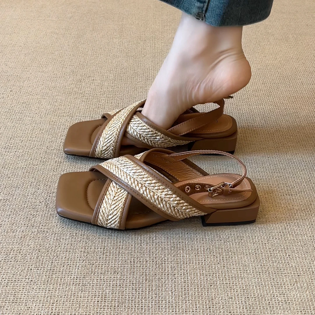 RubyL/2.5cm夏季新款交叉带度假风舒适百搭粗跟纯色露趾凉鞋女款
